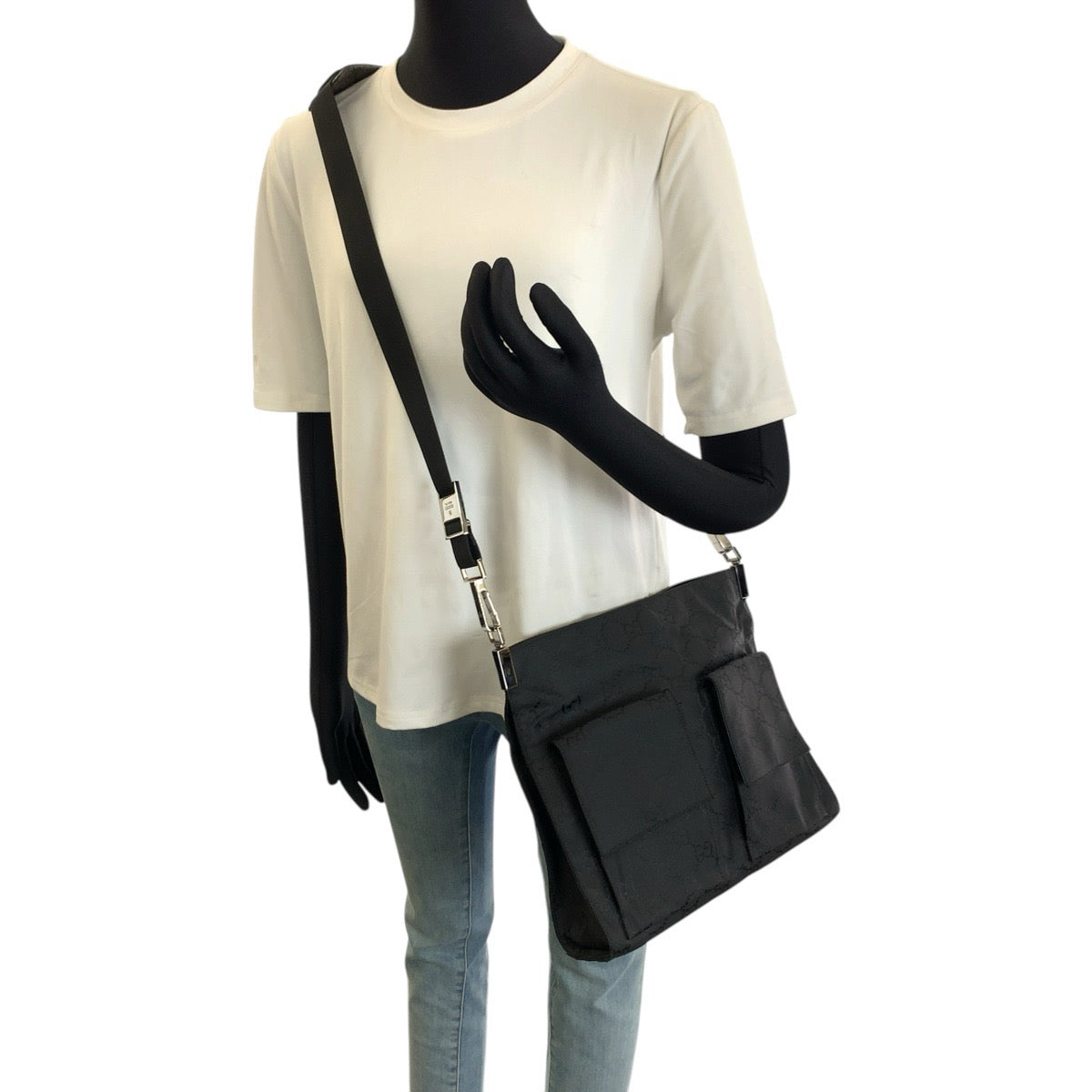 26326
GUCCI グッチ GG柄 ブラック 黒 シルバー金具 ナイロン 001 3238 ショルダーバッグ 男女兼用 レディース ABP28