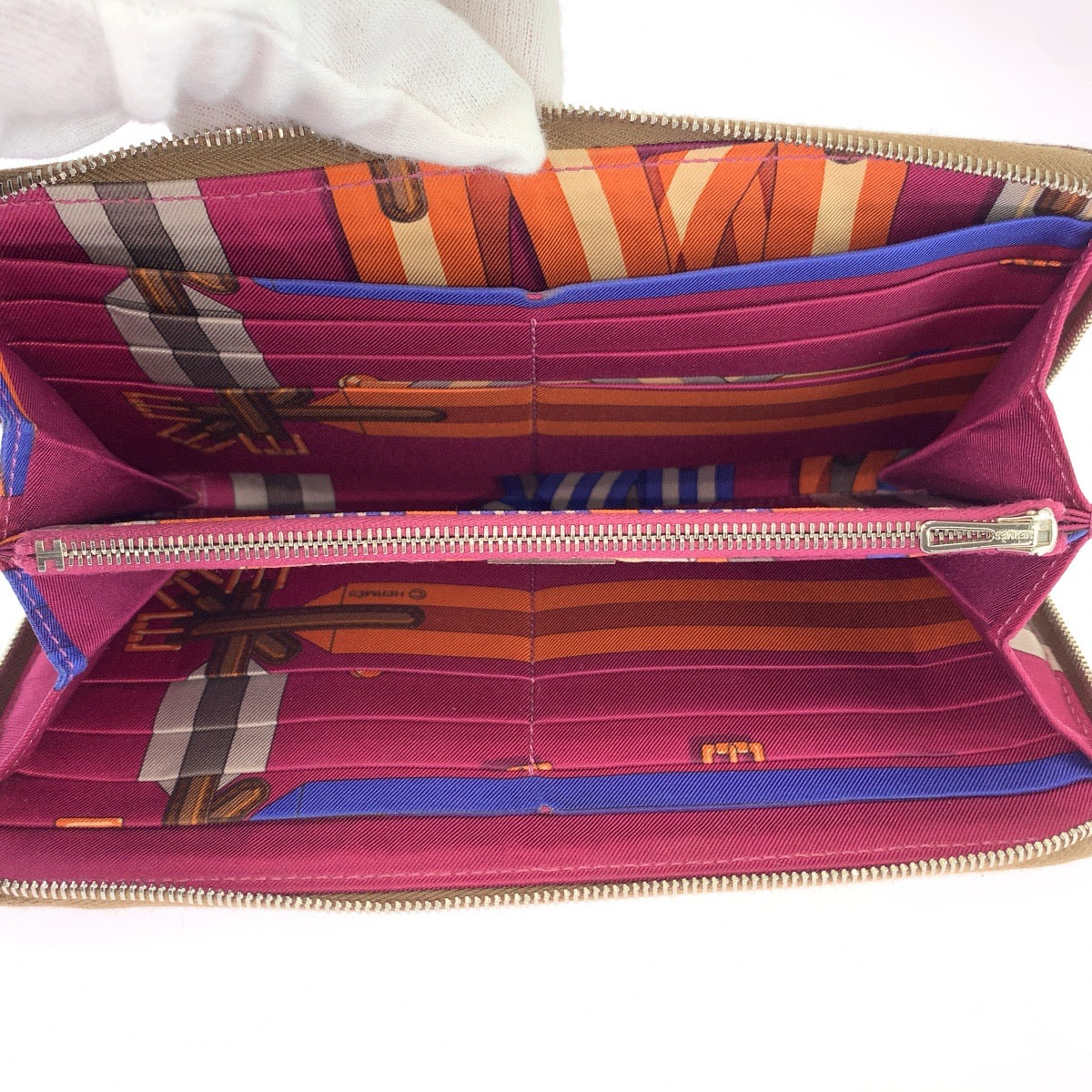26328
HERMES エルメス アザップ シルクイン エトゥープ グレージュ シルバー金具 ヴォーエプソン / シルク 長財布 ラウンドファスナー □O刻印 レディース AB35