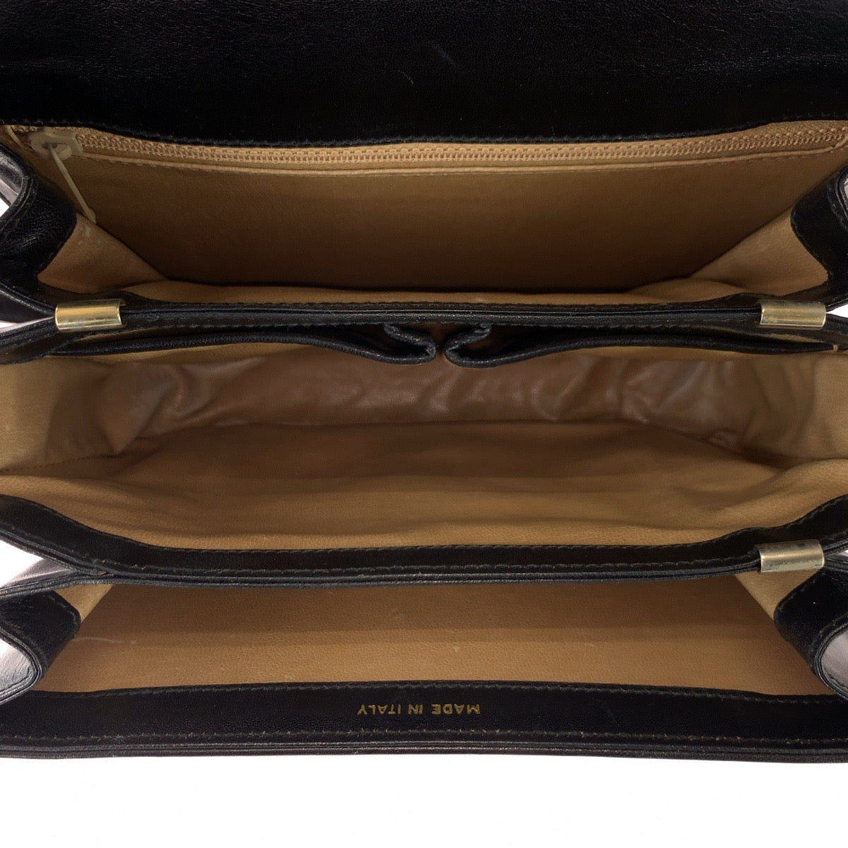 26332
CELINE セリーヌ ヴィンテージ 馬車金具 ホースキャリッジ ブラック 黒 ゴールド金具 レザー / メッキ ショルダーバッグ レディース AB42
