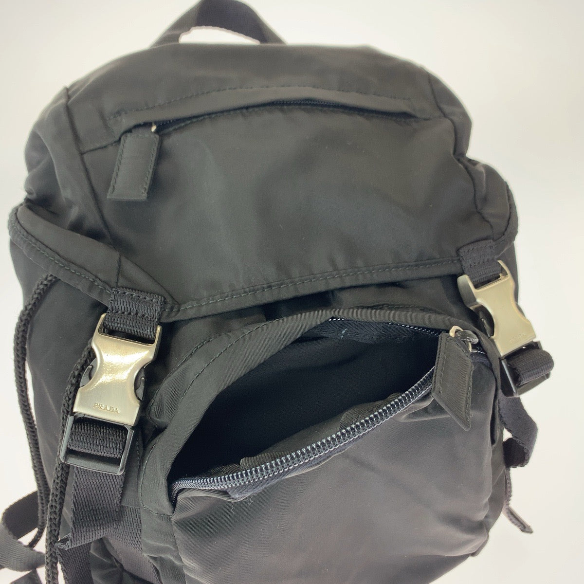 26338
PRADA プラダ テスート 三角ロゴプレート ブラック 黒 シルバー金具 ナイロン リュックサック バックパック レディース ABP40