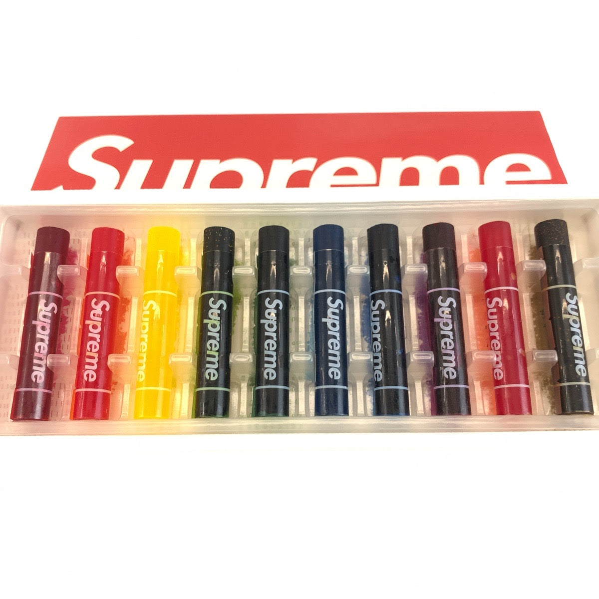 26393
Supreme シュプリーム Kokuyo Translucent Crayons マルチカラー / ロウ クレヨン 10色クレヨン メンズ SA