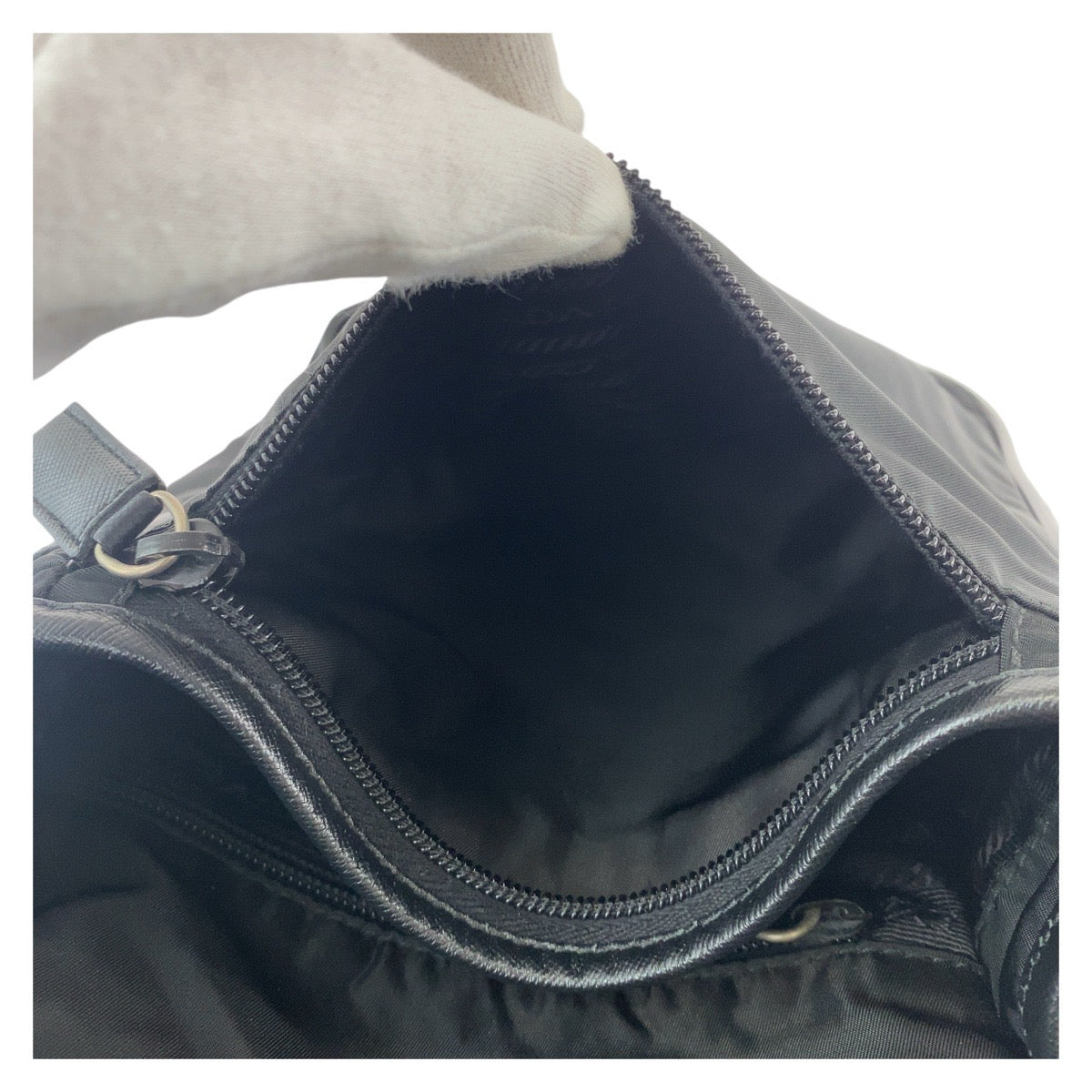 26451
PRADA プラダ テスート 三角ロゴプレート ブラック 黒 シルバー金具 ナイロン ショルダーバッグ メッセンジャーバッグ メンズ AB