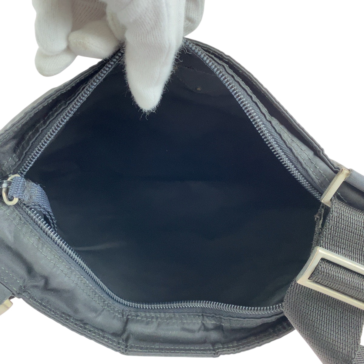26453
PRADA プラダ テスート 三角ロゴプレート ブラック 黒 シルバー金具 ナイロン ショルダーバッグ ポシェット メンズ AB