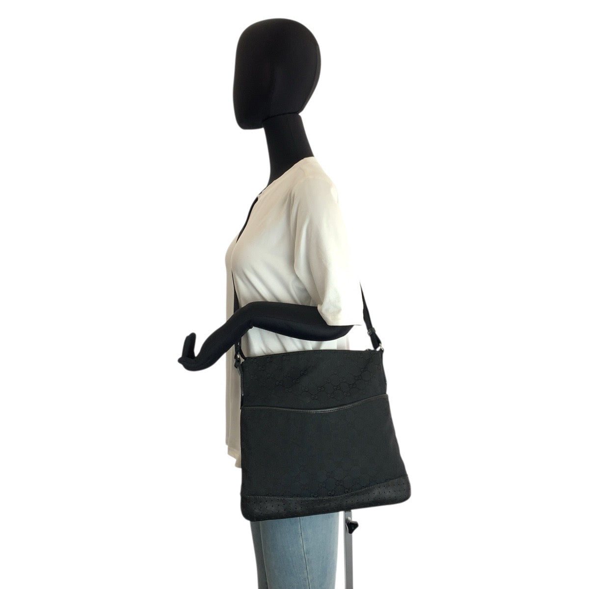 26462
GUCCI グッチ ブラック 黒 シルバー金具 GGキャンバス / レザー 145857 ショルダーバッグ メッセンジャーバッグ メンズ ABP32