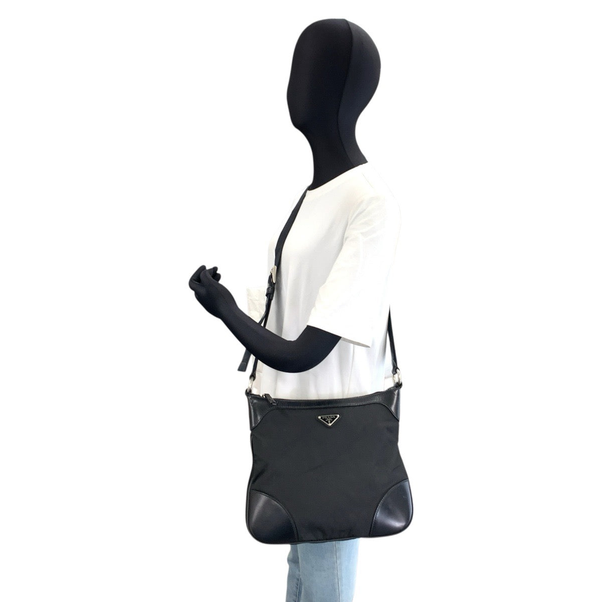 26539
PRADA プラダ テスート 三角ロゴプレート ブラック 黒 シルバー金具 ナイロン ショルダーバッグ ポシェット レディース ABP37