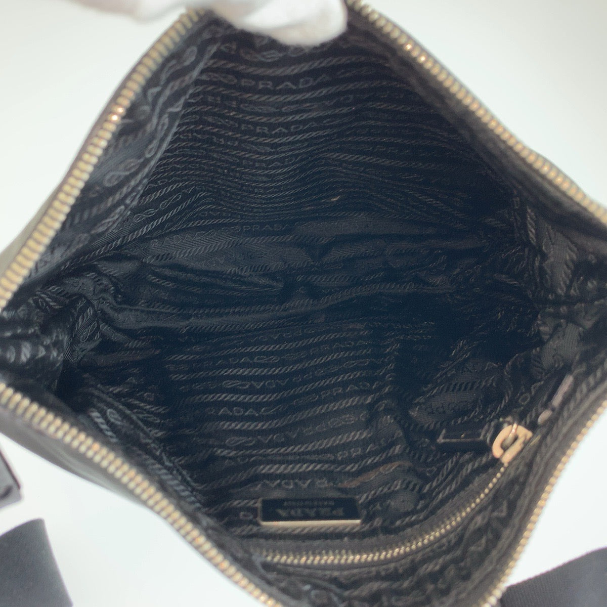 26539
PRADA プラダ テスート 三角ロゴプレート ブラック 黒 シルバー金具 ナイロン ショルダーバッグ ポシェット レディース ABP37