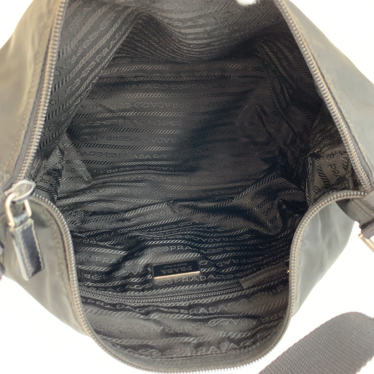 26562
PRADA プラダ テスート 三角ロゴプレート ブラック 黒 シルバー金具 ナイロン ショルダーバッグ レディース ABP36