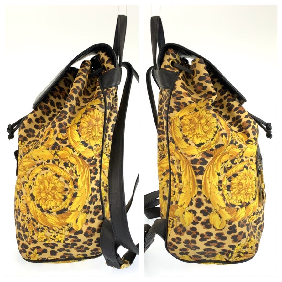 26587
VERSACE ヴェルサーチ レオパード柄 イエロー ブラック ゴールド金具 PVC / レザー リュックサック バックパック レディース AB29