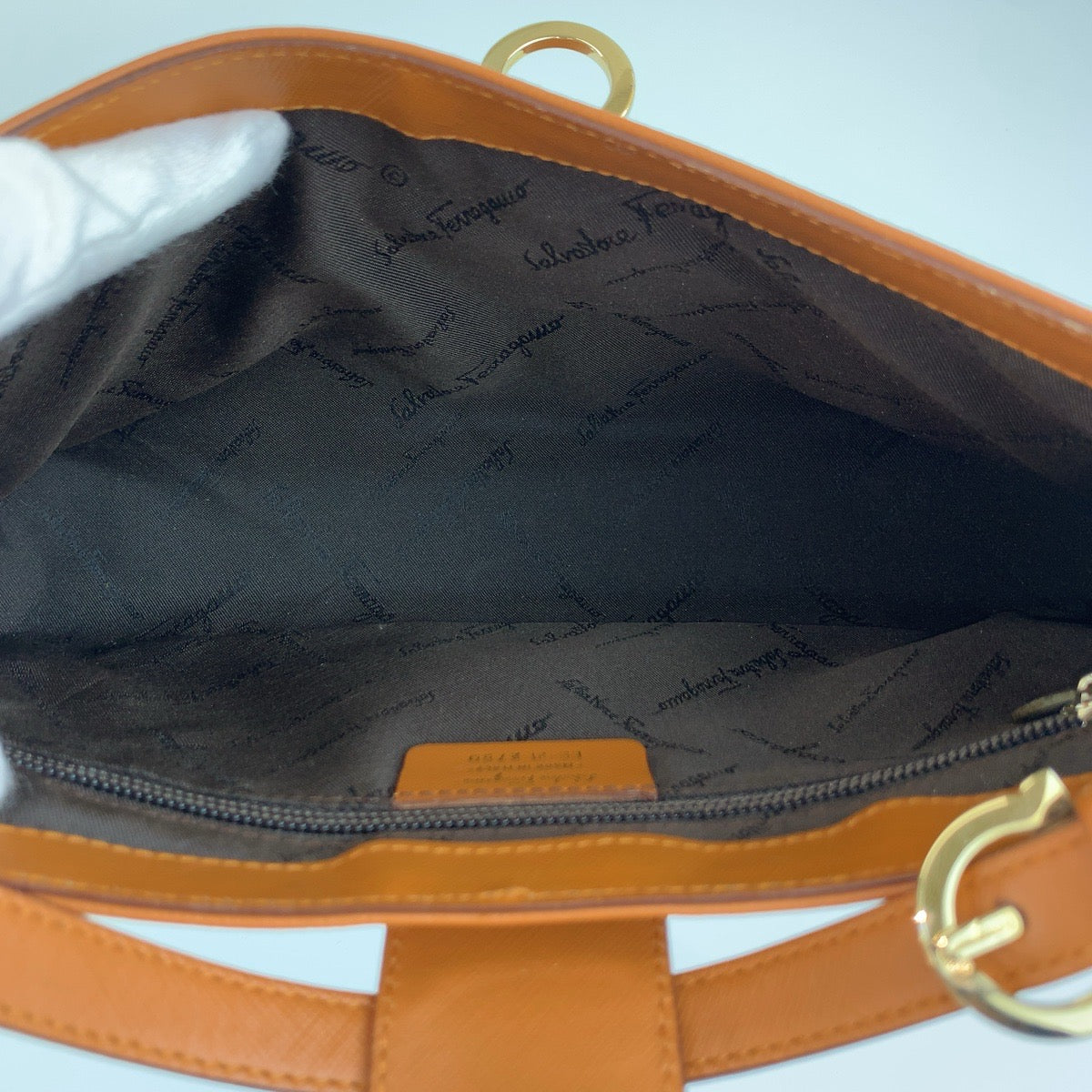 26589
Salvatore Ferragamo サルヴァトーレフェラガモ トリフォリオ ブラウン ゴールド金具 レザー EE-21 2750 ショルダーバッグ レディース ABP29