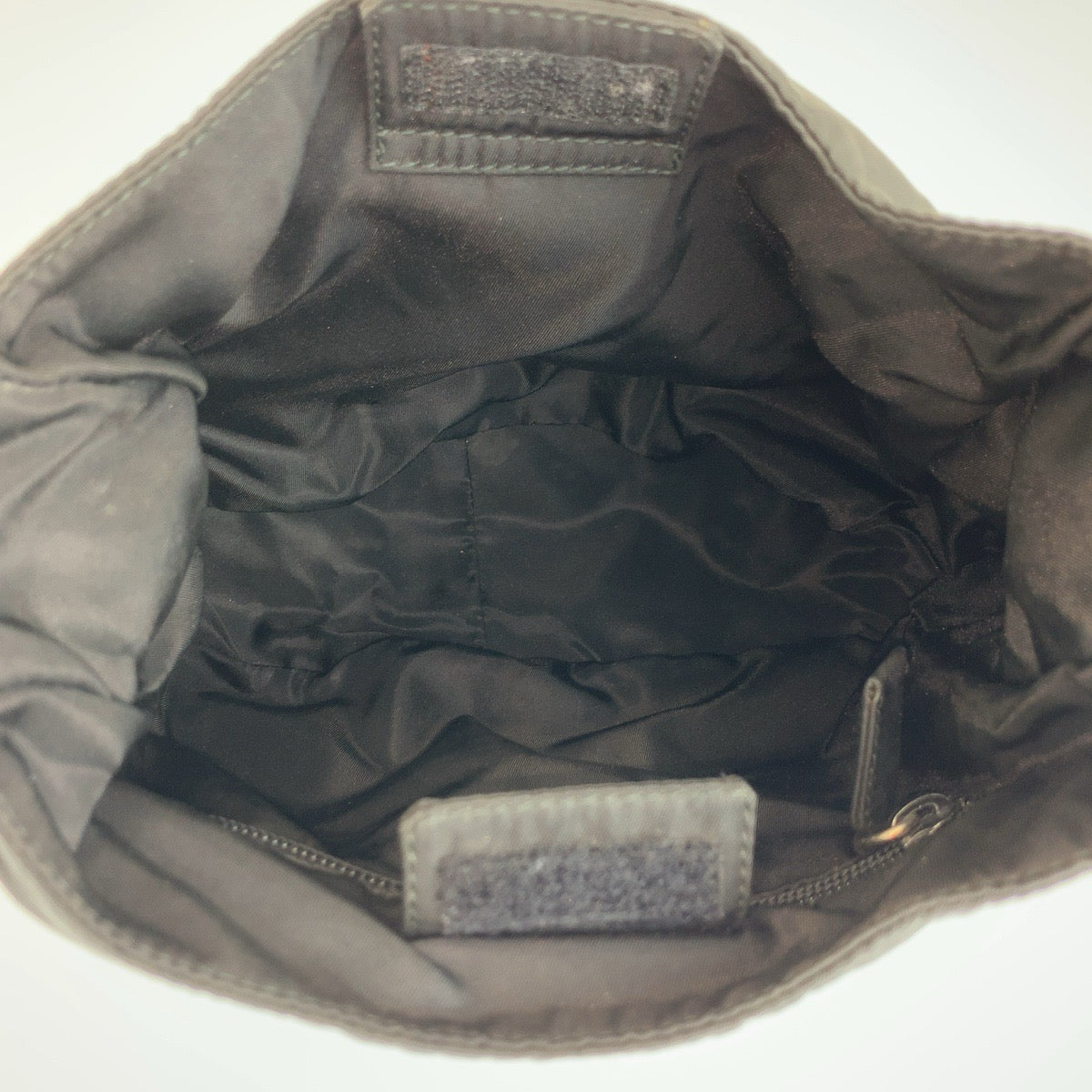 26594
PRADA プラダ テスート 三角ロゴプレート ブラック 黒 ナイロン / プラスチック ハンドバッグ レディース AB29