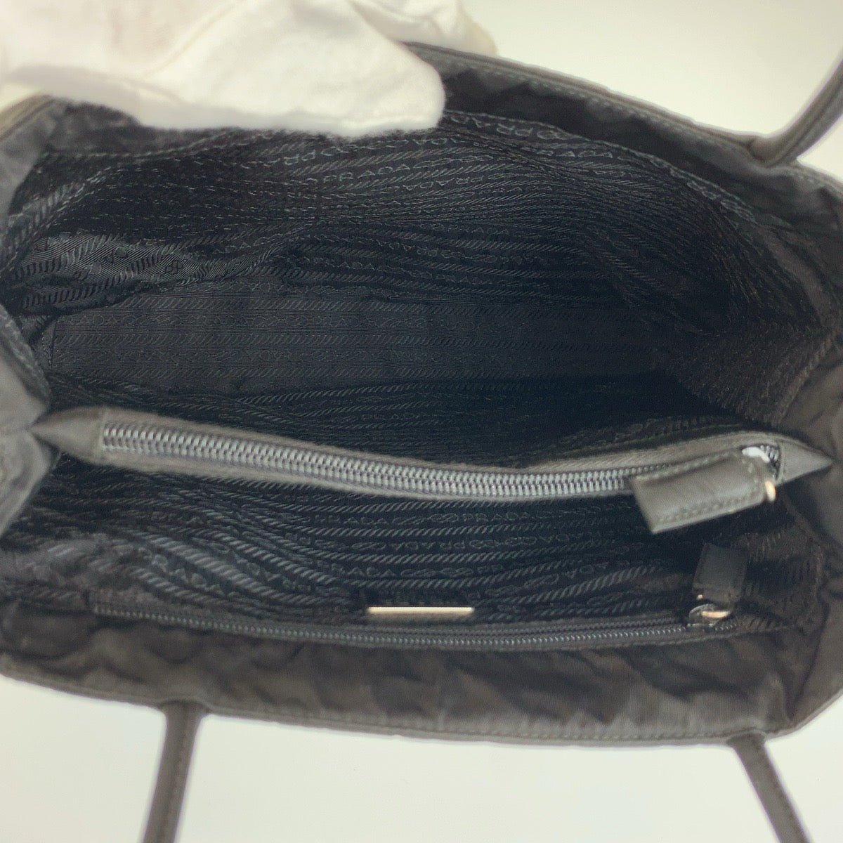 26595
PRADA プラダ テスート 三角ロゴプレート ブラック 黒 シルバー金具 ナイロン トートバッグ ハンドバッグ レディース ABP30