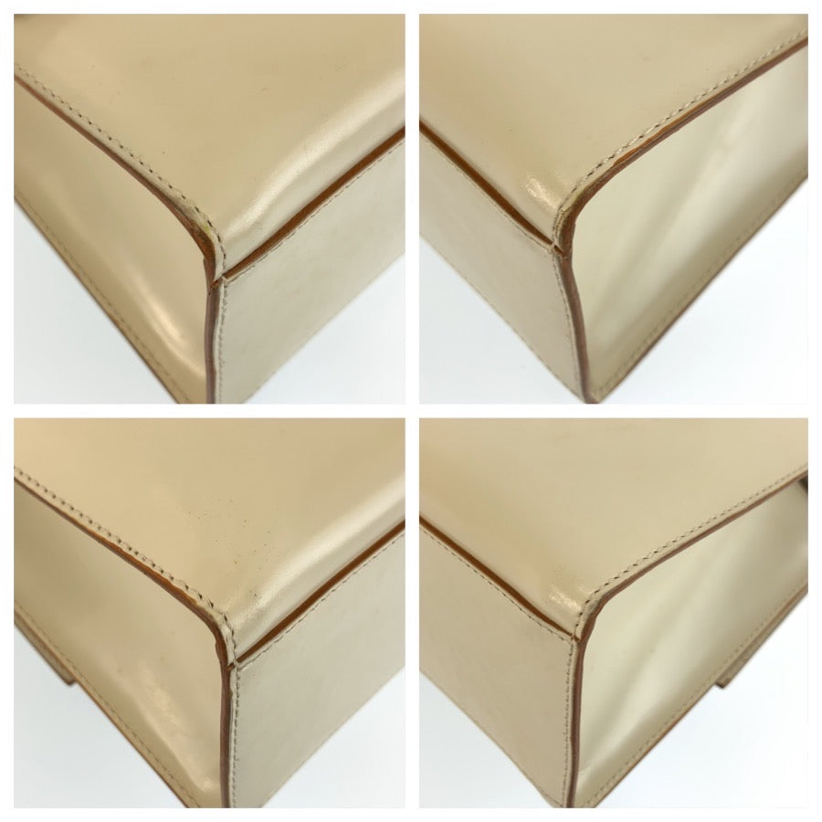 26600
Salvatore Ferragamo サルヴァトーレフェラガモ ヴァラ ベージュ シルバー金具 レザー BA-21 24 05 ショルダーバッグ レディース AB28