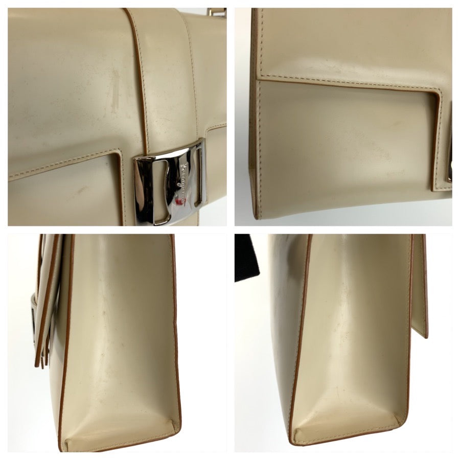 26600
Salvatore Ferragamo サルヴァトーレフェラガモ ヴァラ ベージュ シルバー金具 レザー BA-21 24 05 ショルダーバッグ レディース AB28