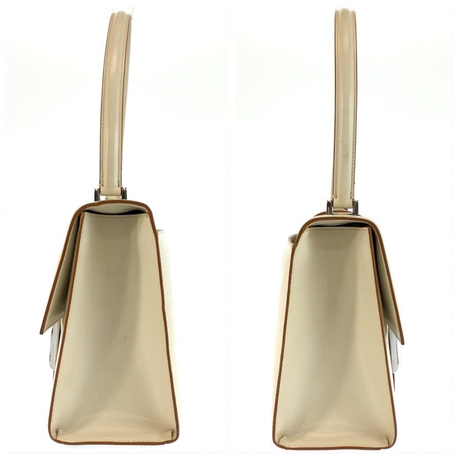 26600
Salvatore Ferragamo サルヴァトーレフェラガモ ヴァラ ベージュ シルバー金具 レザー BA-21 24 05 ショルダーバッグ レディース AB28