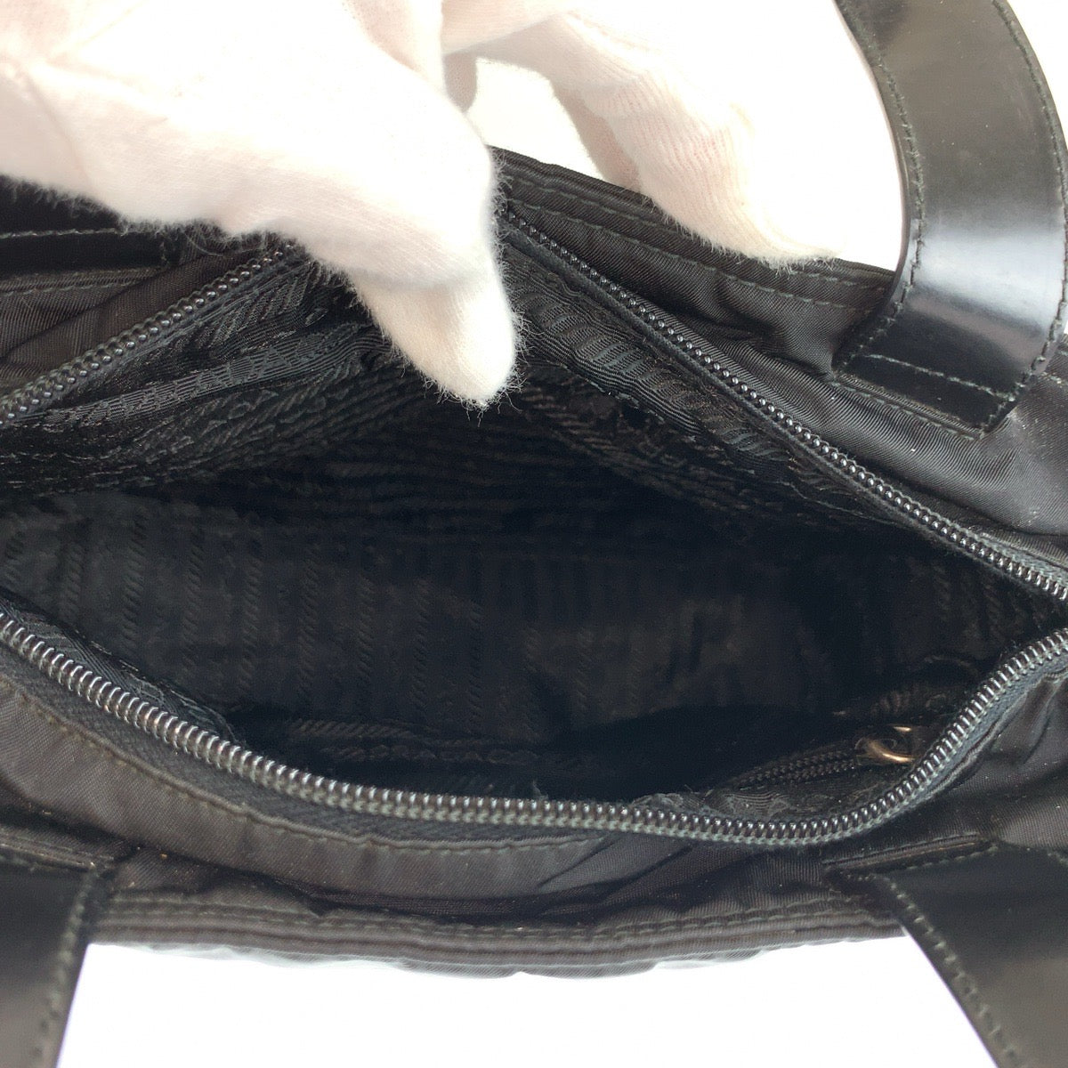 26644
PRADA プラダ テスート 三角ロゴプレート ブラック 黒 シルバー金具 ナイロン / レザー トートバッグ ハンドバッグ レディース ABP35