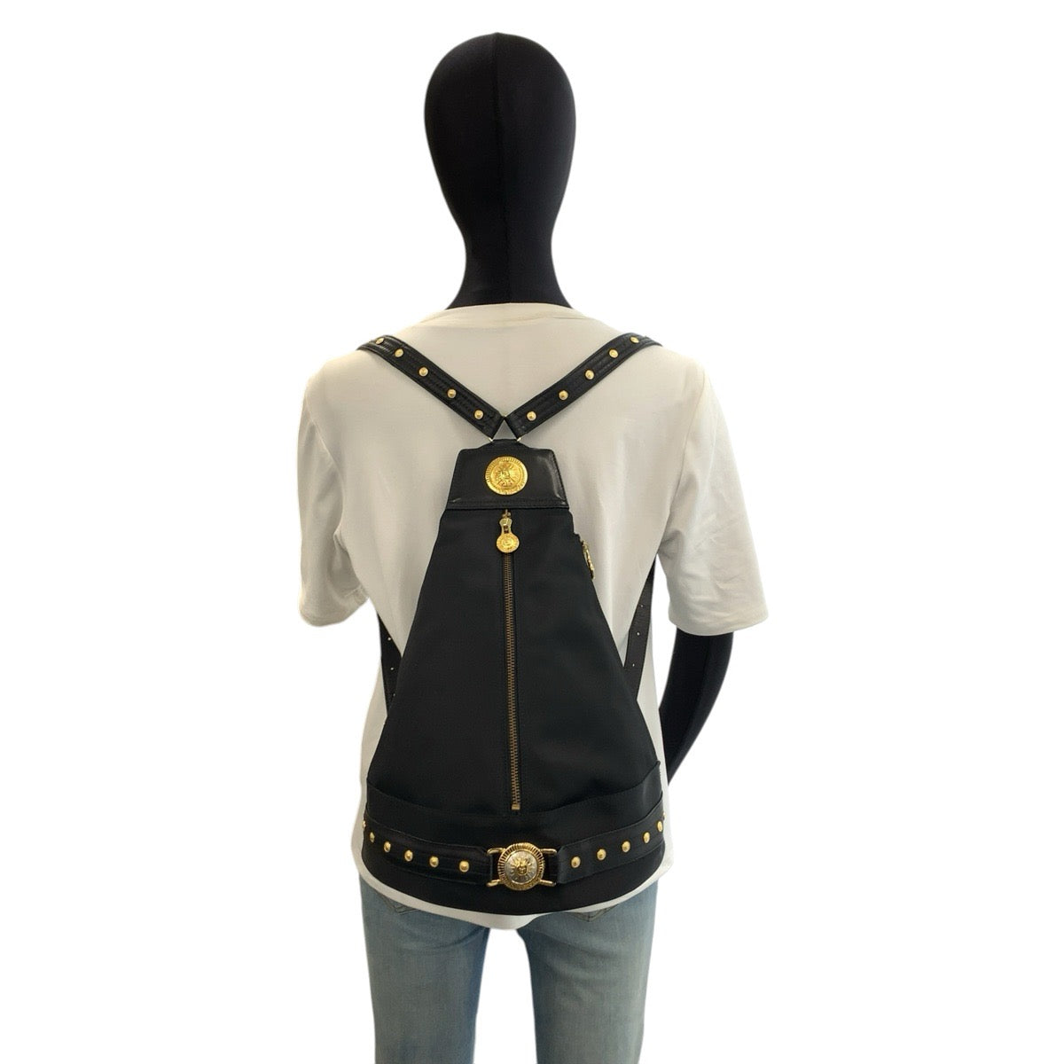 26646
VERSACE ヴェルサーチ サンバースト ブラック 黒 ゴールド金具 ナイロン リュックサック バックパック レディース AB33