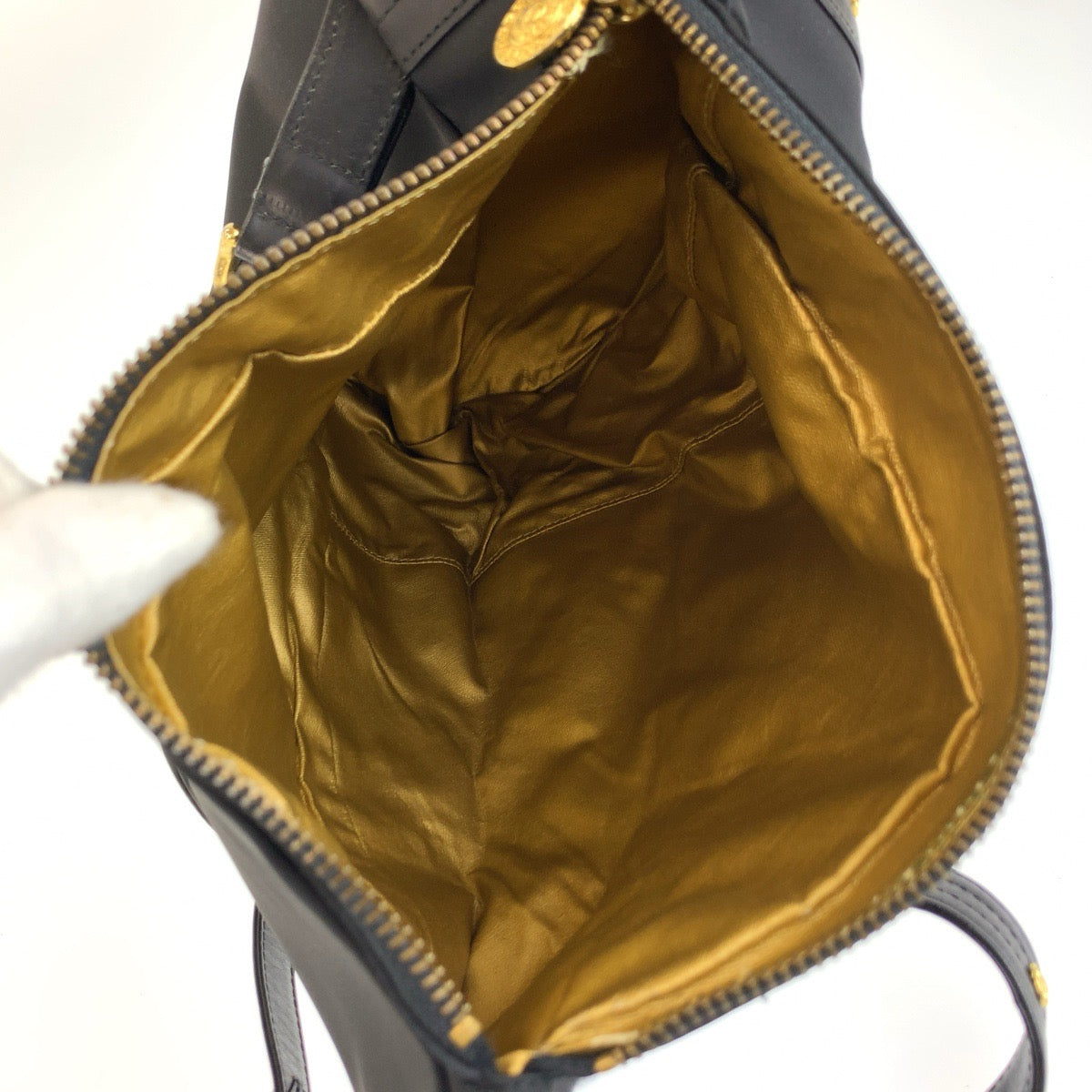 26646
VERSACE ヴェルサーチ サンバースト ブラック 黒 ゴールド金具 ナイロン リュックサック バックパック レディース AB33