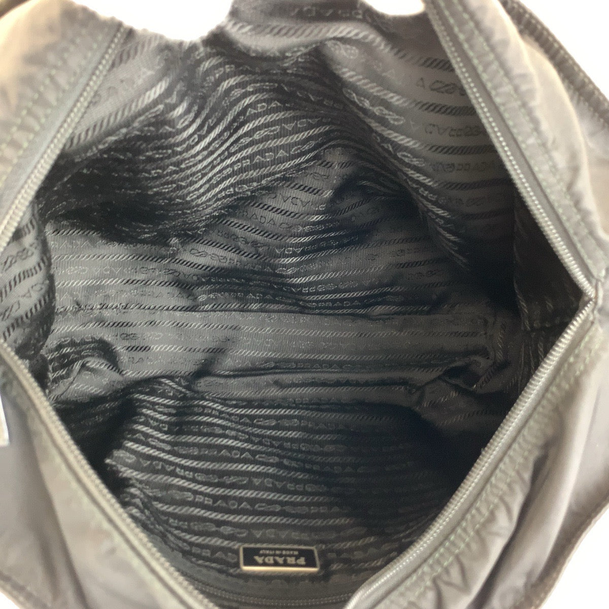 26654
PRADA プラダ テスート 三角ロゴプレート ブラック 黒 シルバー金具 ナイロン / レザー トートバッグ ショルダーバッグ レディース ABP37