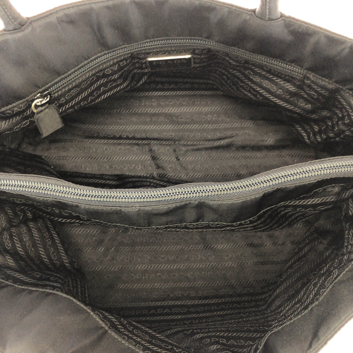 26672
PRADA プラダ テスート 三角ロゴプレート ブラック 黒 シルバー金具 ナイロン トートバッグ ハンドバッグ レディース A42