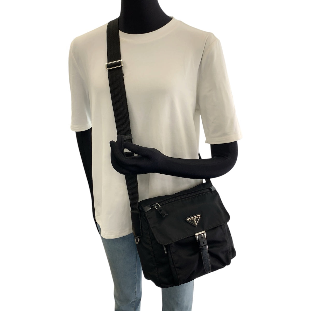 26674
PRADA プラダ テスート 三角ロゴプレート ブラック 黒 シルバー金具 ナイロン / レザー ショルダーバッグ メッセンジャーバッグ レディース ABP37