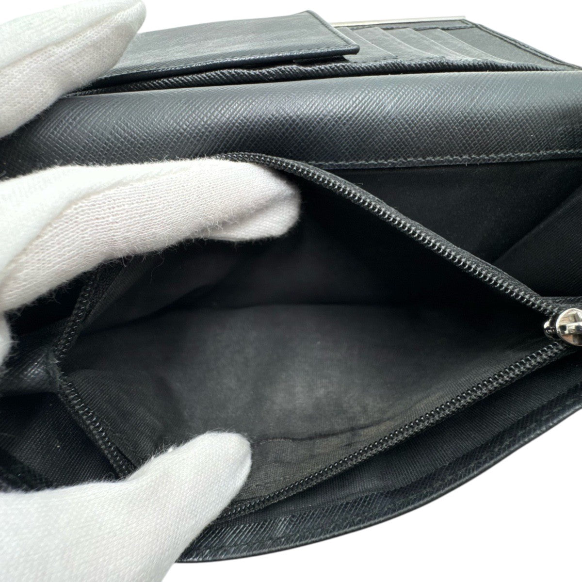 26783
Salvatore Ferragamo サルヴァトーレフェラガモ ガンチーニ金具 ブラック 黒 レザー 長財布 ロングウォレット メンズ B2