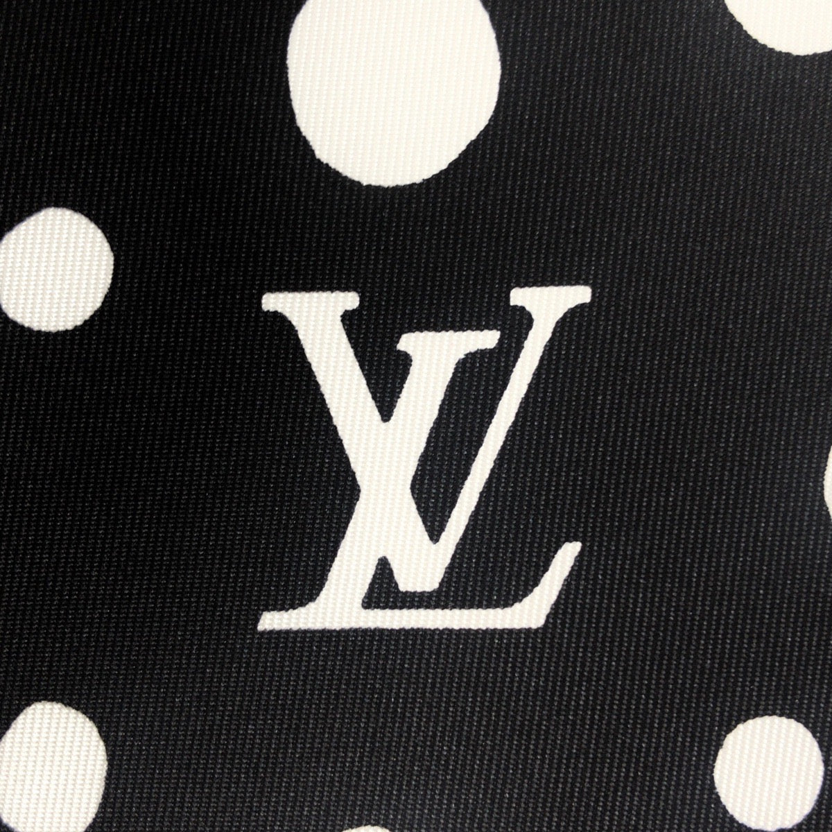 26878
LOUIS VUITTON ルイヴィトン LV×YK インフィニティ ドット ノワール ジョーヌ ブラック イエロー シルク M78288 スカーフ ストール レディース N