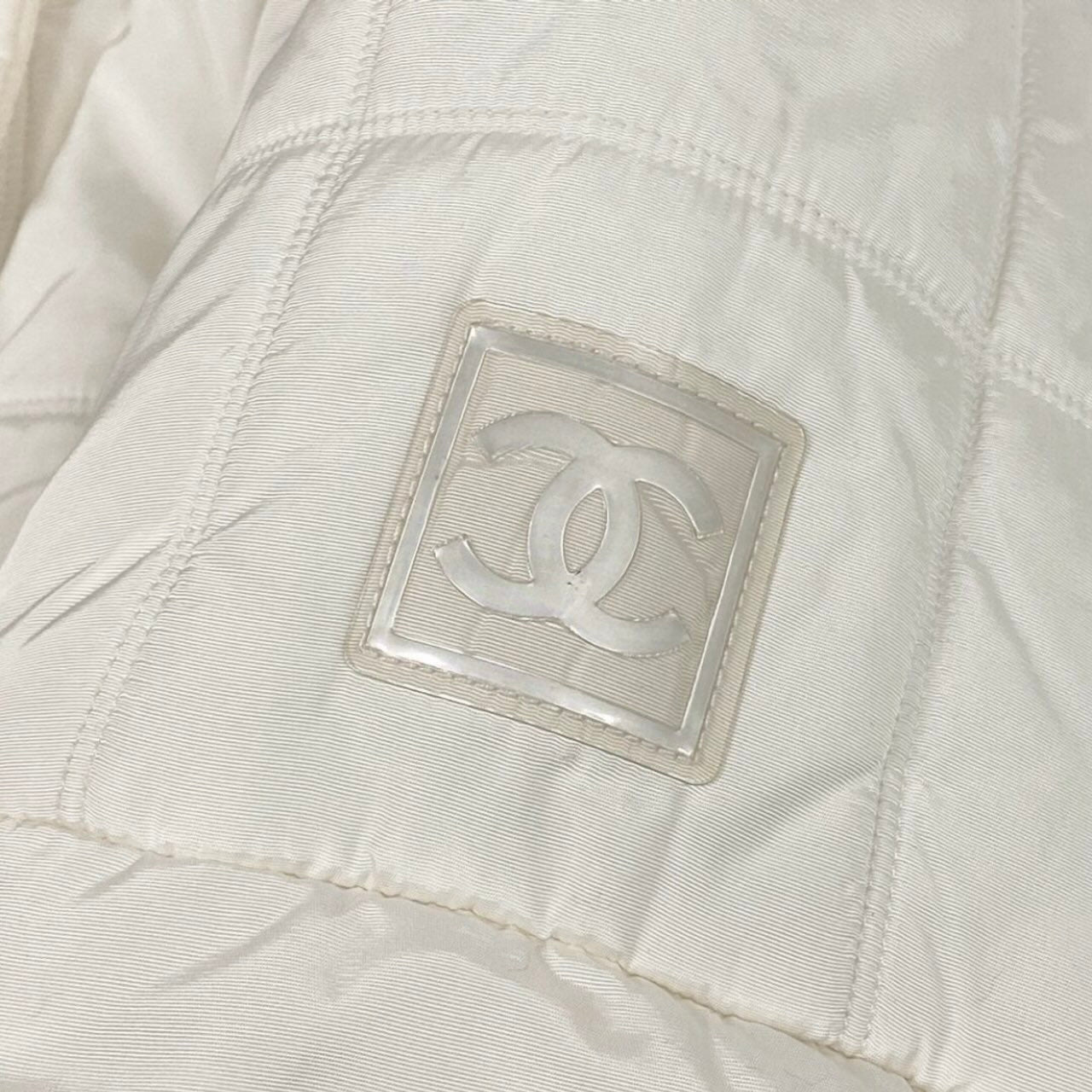 CHANEL シャネル シャネルスポーツ ココマーク ワッペン アイボリー ポリエステル / コットン 3H4624DR 中綿コート レディース AB