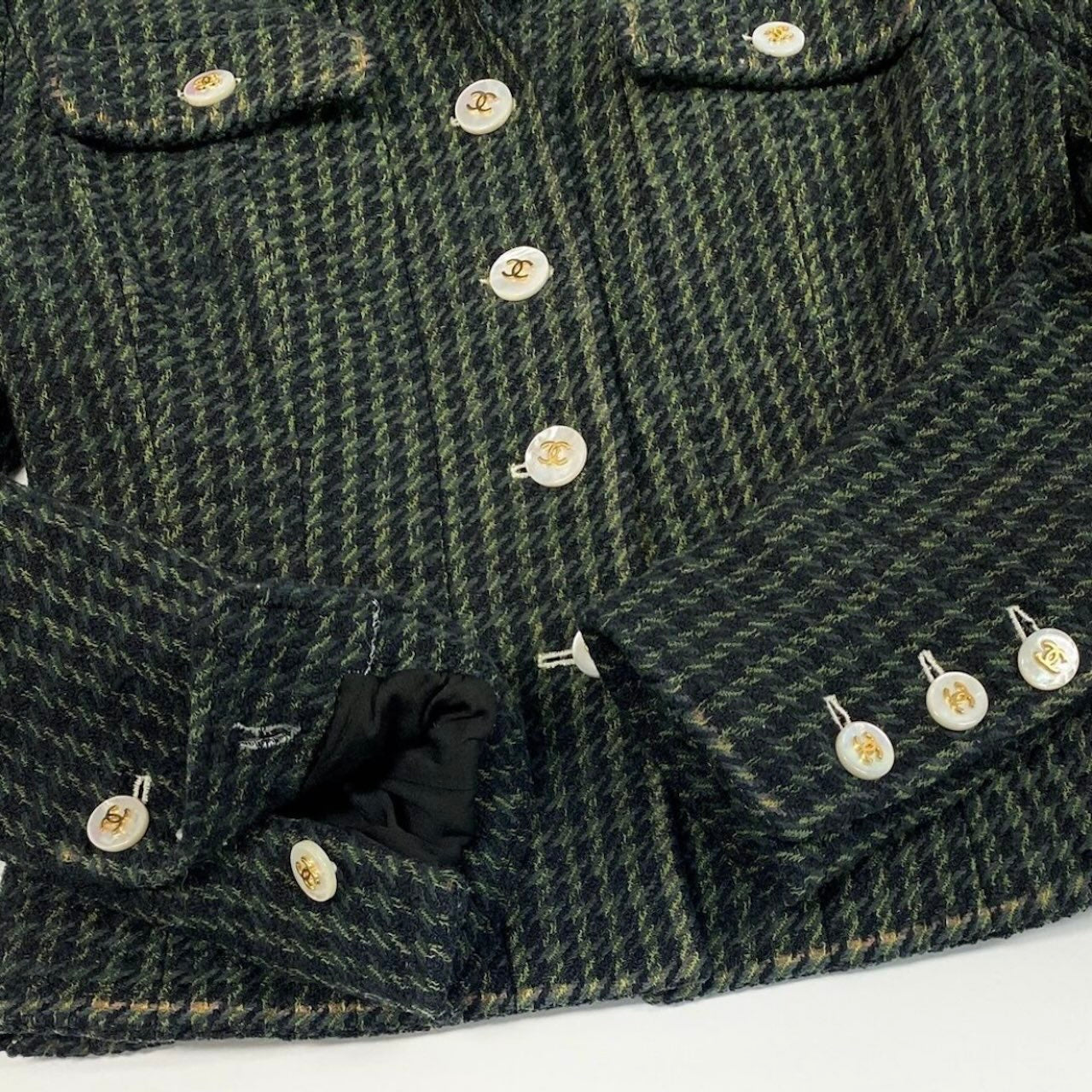 CHANEL シャネル ヴィンテージ 1997年 collection ショートツイードジャケット ココマークボタン ダークグリーン ウール / コットン / シルク P07184 その他アウター レディース AB