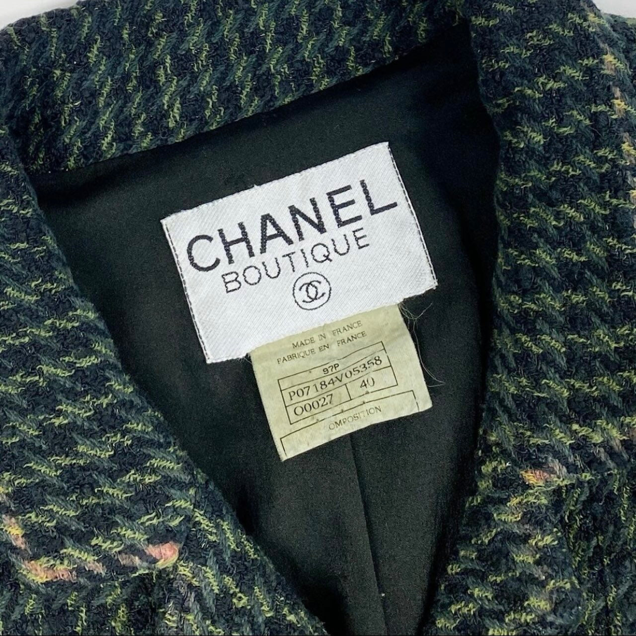 CHANEL シャネル ヴィンテージ 1997年 collection ショートツイードジャケット ココマークボタン ダークグリーン ウール / コットン / シルク P07184 その他アウター レディース AB
