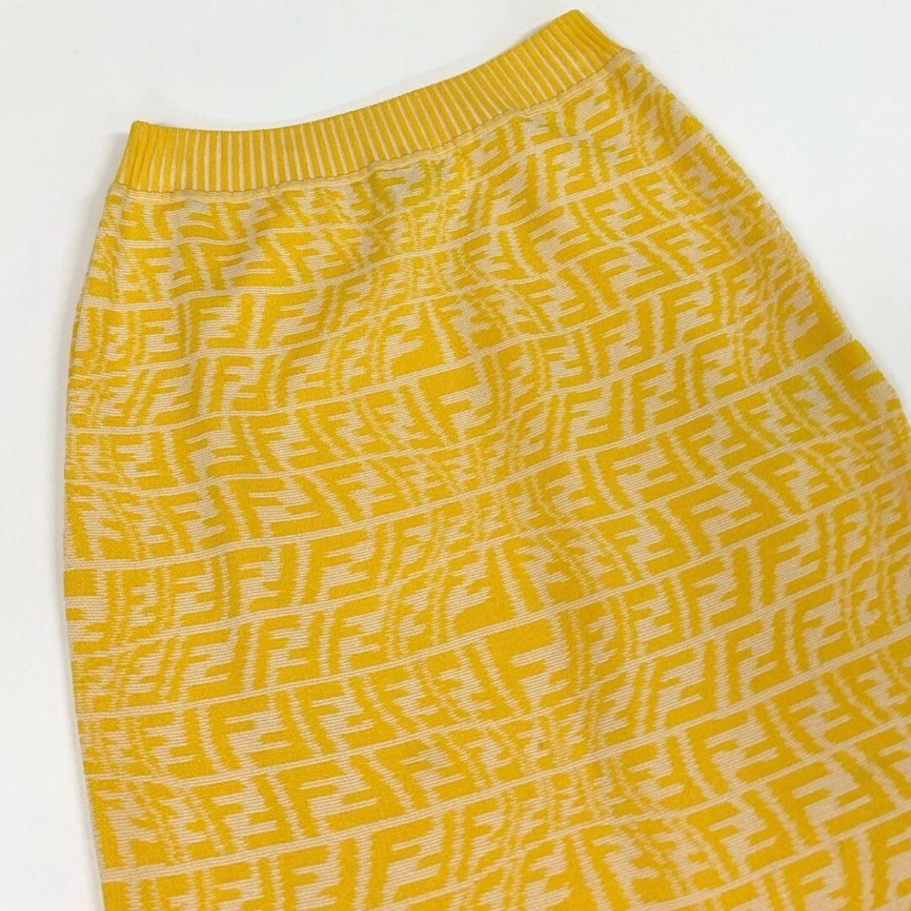 FENDI フェンディ 2021 ズッカ柄 ニットスカート FF Logo Pencil Skirt イエロー レーヨン / ポリエステル スカート レディース ABP
