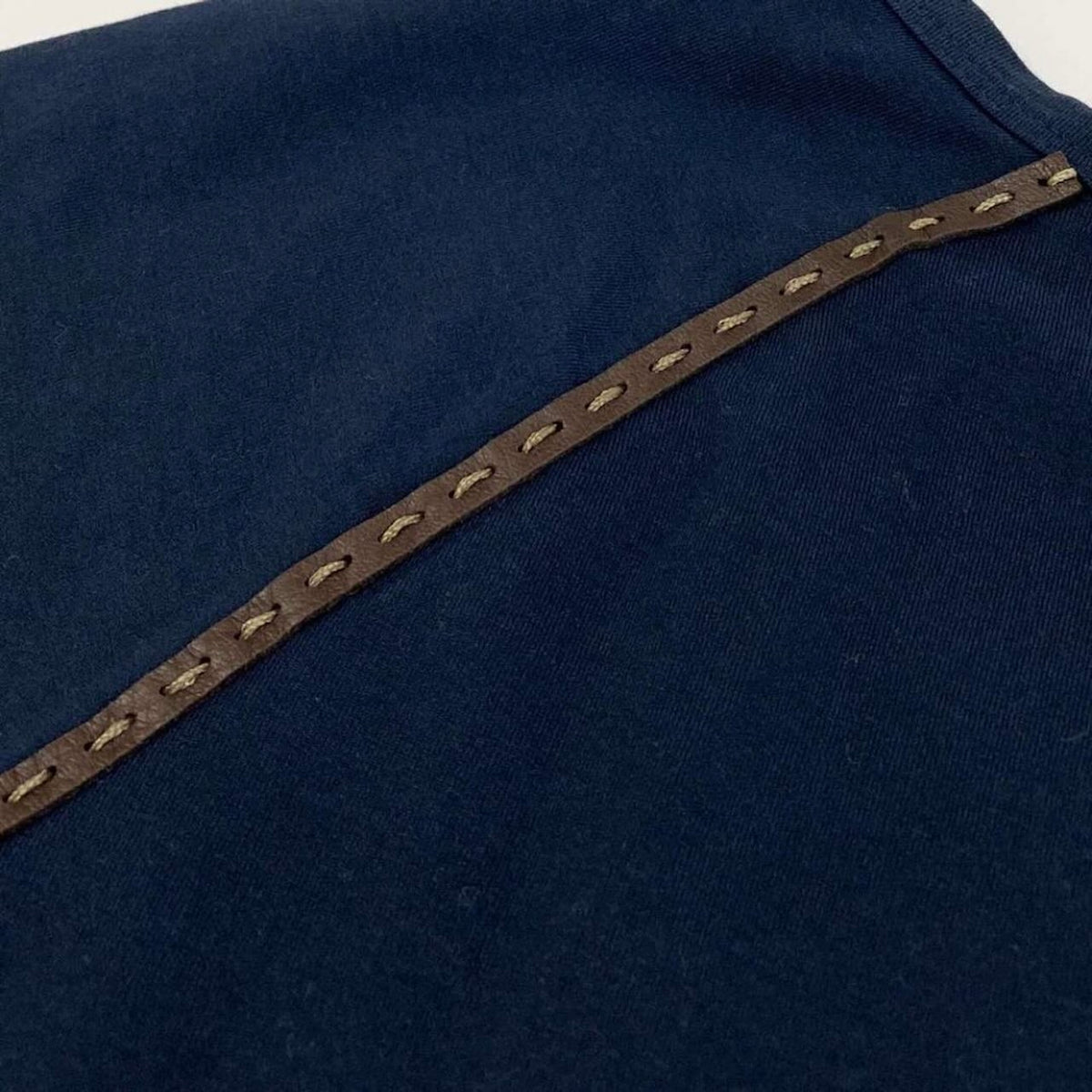 FENDI フェンディ レザーパイピング カットソー ネイビー コットン / ポリウレタン 半袖Ｔシャツ レディース AB