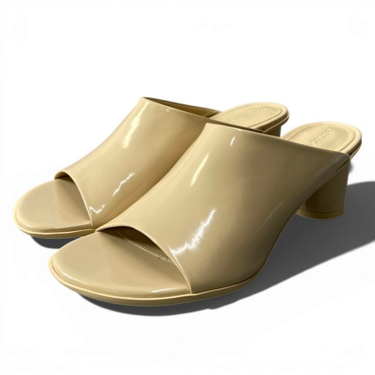 BOTTEGA VENETA ボッテガ・ヴェネタ オープントゥ ベージュ パテントレザー サンダル レディース S