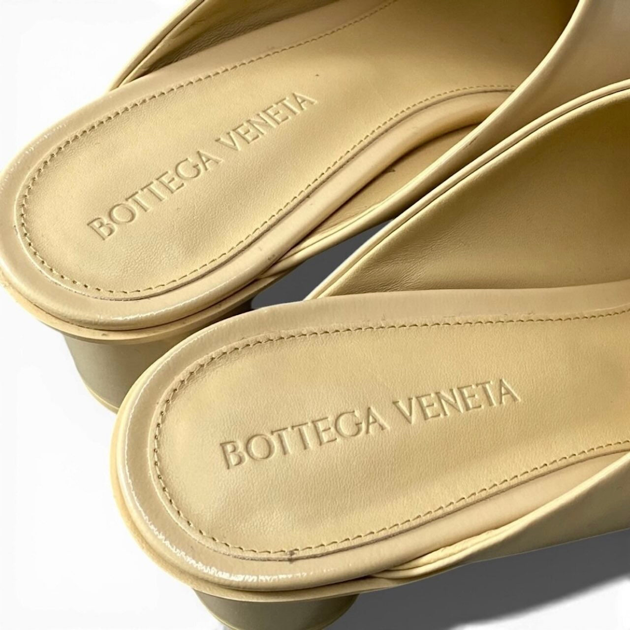 BOTTEGA VENETA ボッテガ・ヴェネタ オープントゥ ベージュ パテントレザー サンダル レディース S