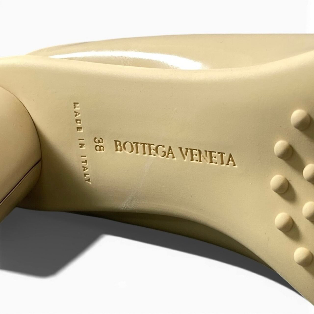 BOTTEGA VENETA ボッテガ・ヴェネタ オープントゥ ベージュ パテントレザー サンダル レディース S