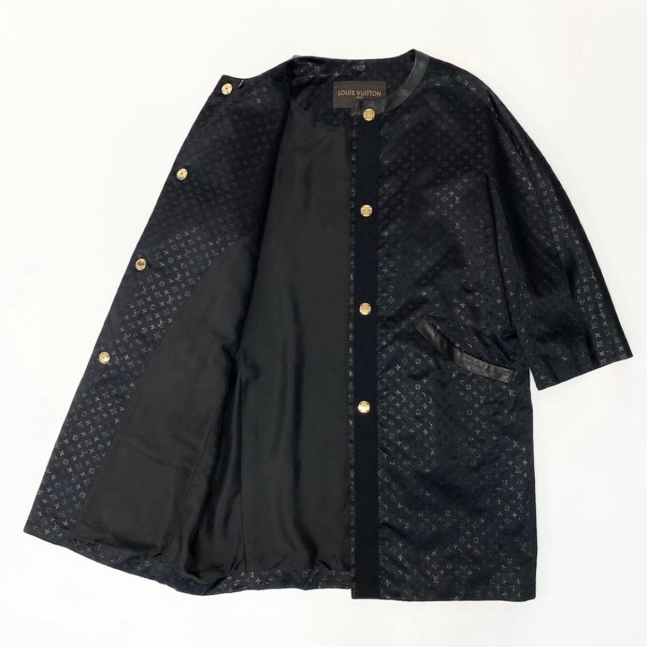 LOUIS VUITTON ルイヴィトン × JW Anderson ALL OVER PRINT SS ブラック シルク / ウール / ポリエステル　羊皮　毛皮 ノーカラーコート レディース AB