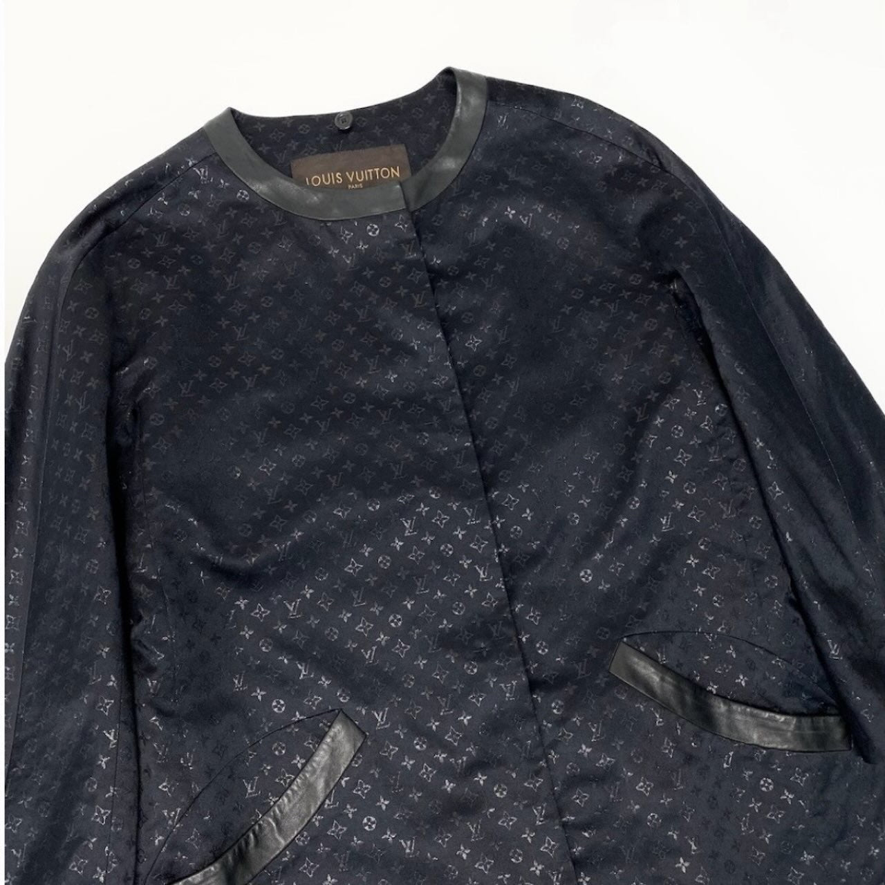 LOUIS VUITTON ルイヴィトン × JW Anderson ALL OVER PRINT SS ブラック シルク / ウール / ポリエステル　羊皮　毛皮 ノーカラーコート レディース AB