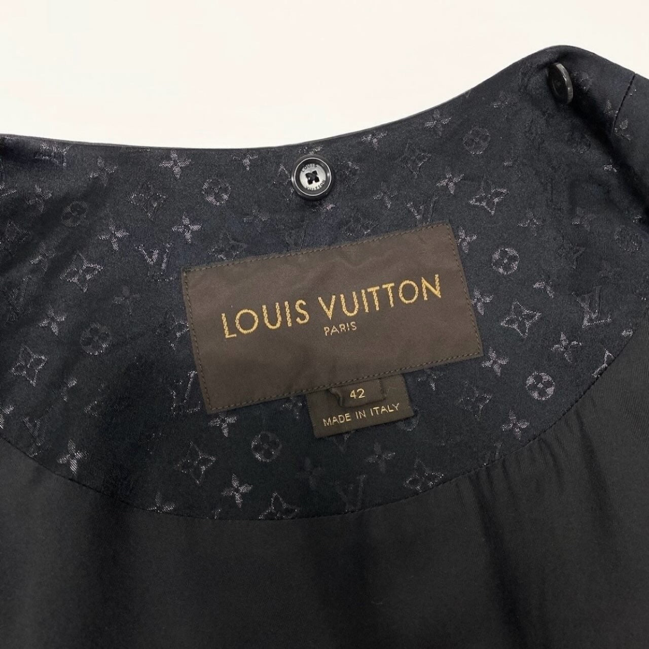 LOUIS VUITTON ルイヴィトン × JW Anderson ALL OVER PRINT SS ブラック シルク / ウール / ポリエステル　羊皮　毛皮 ノーカラーコート レディース AB