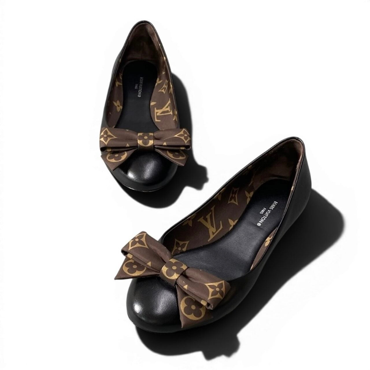 LOUIS VUITTON ルイヴィトン モノグラム リボン フラットシューズ ブラック レザー パンプス レディース SA