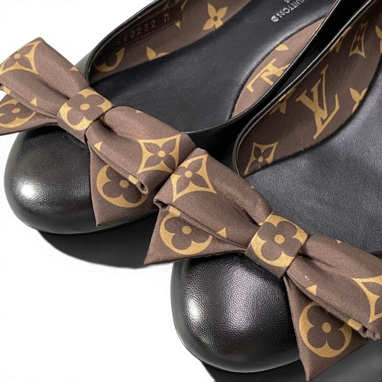 LOUIS VUITTON ルイヴィトン モノグラム リボン フラットシューズ ブラック レザー パンプス レディース SA