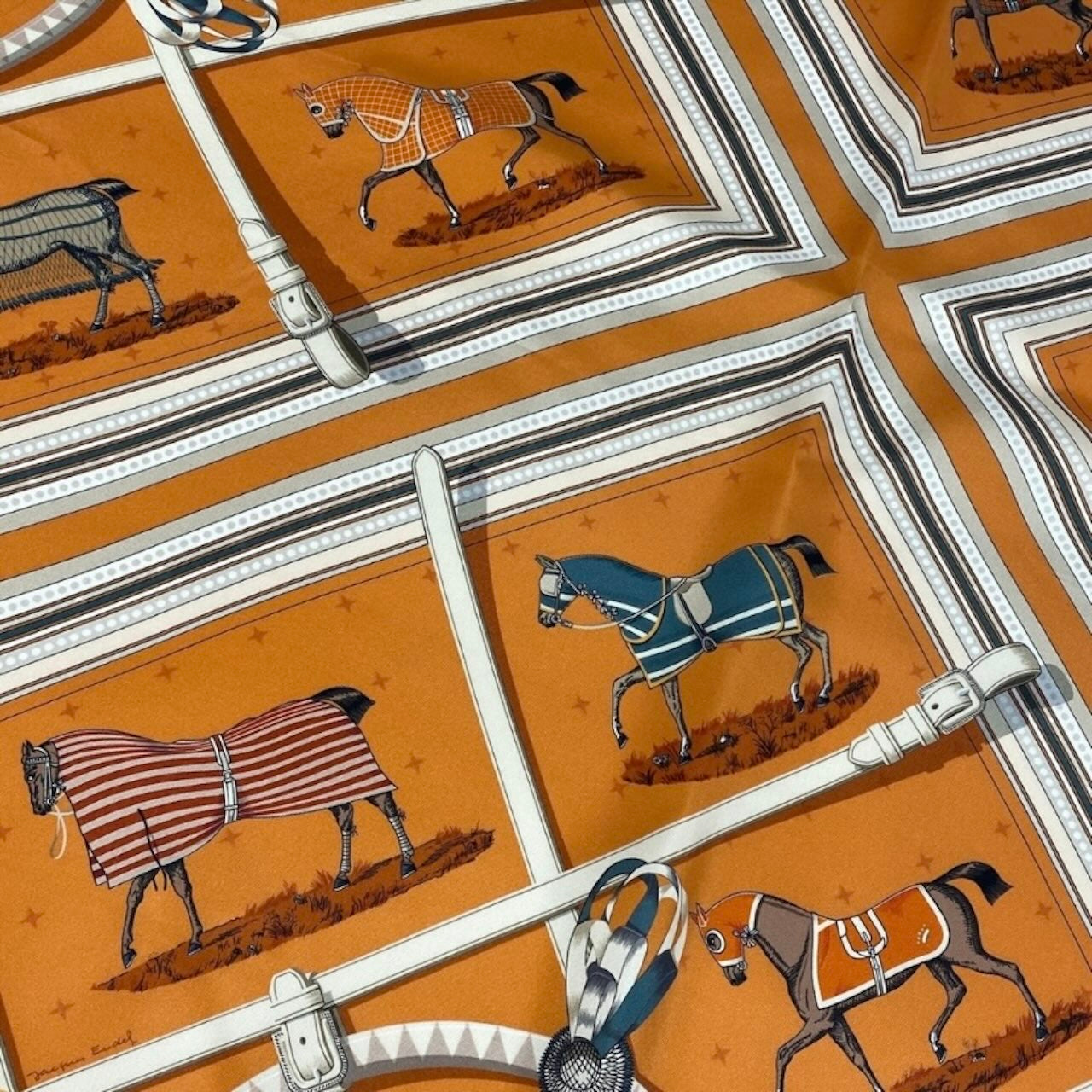 HERMES エルメス 2026年 カレ90 ダブルフェイス 馬着 シルクスカーフ オレンジ シルク スカーフ レディース AB