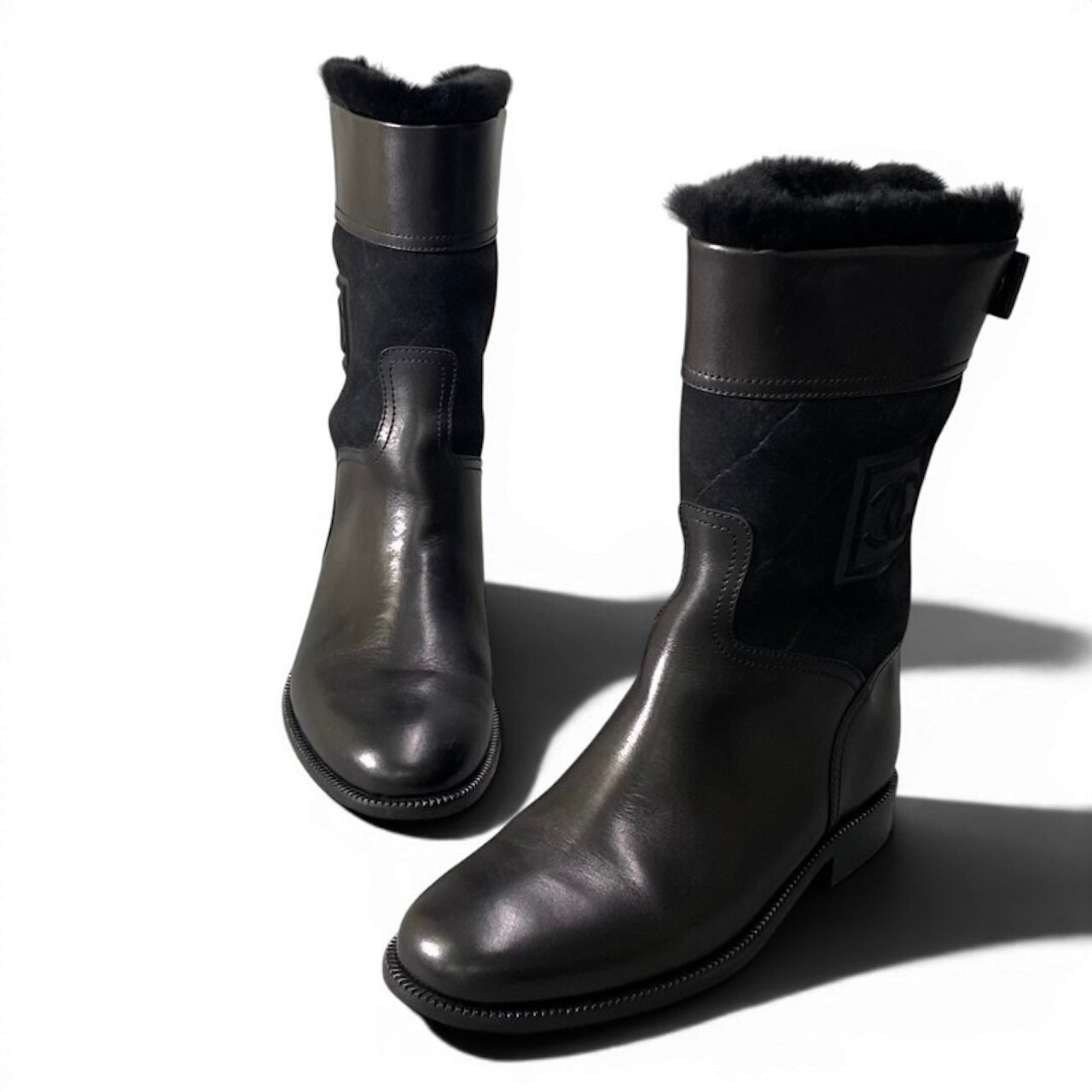 CHANEL シャネル シャネル スポーツ バックジップ ミドルブーツ ココマーク ブラック レザー ブーツ レディース A