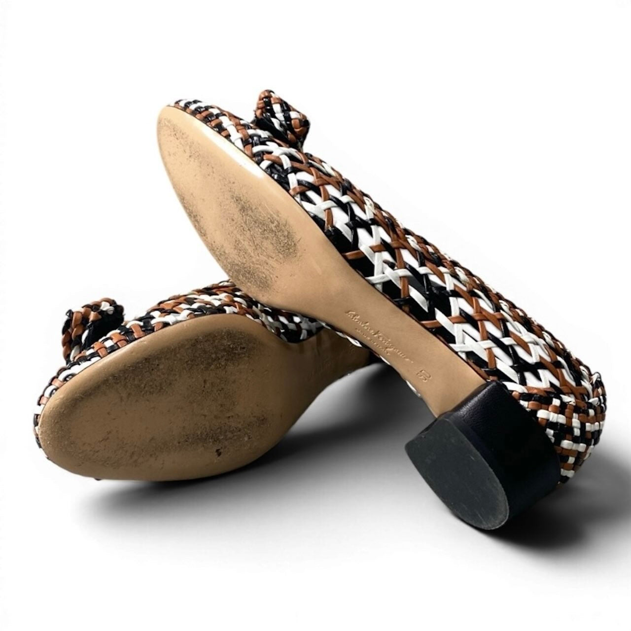 Salvatore Ferragamo サルヴァトーレフェラガモ ヴァラリボンパンプス 編み込み メッシュ シューズ マルチカラー レザー パンプス レディース AB