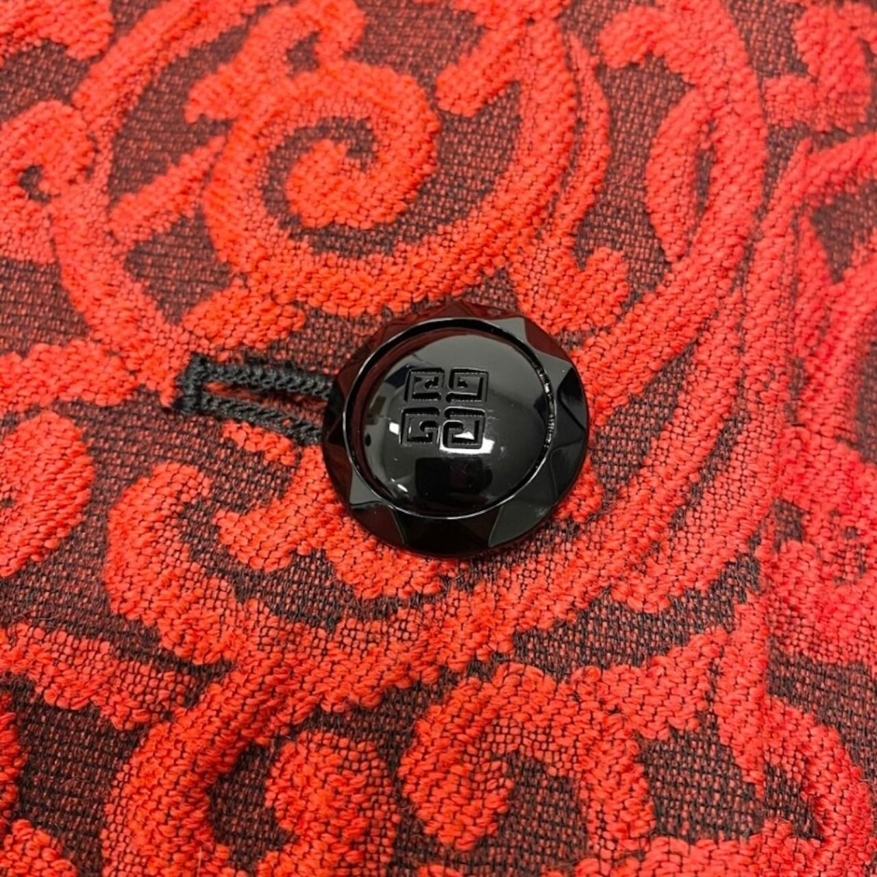 GIVENCHY ジバンシィ ロングジャケット 総柄 立体刺繍 ロゴボタン レッド アクリル / ウール / アセテート キュプラ ノーカラージャケット レディース ABP