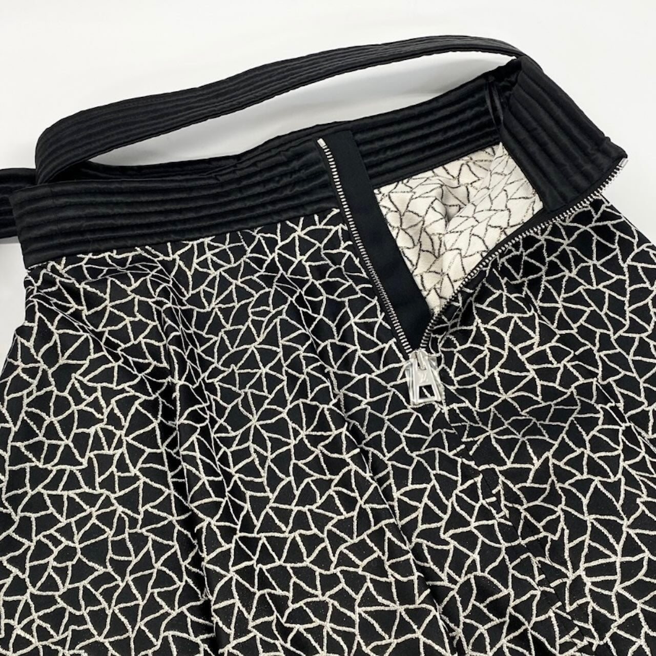 LOUIS VUITTON ルイヴィトン × Yayoi Kusama 草間彌生 フラワースカート ベルト付フレアスカート ブラック シルク / ポリエステル FOSK18 スカート レディース S