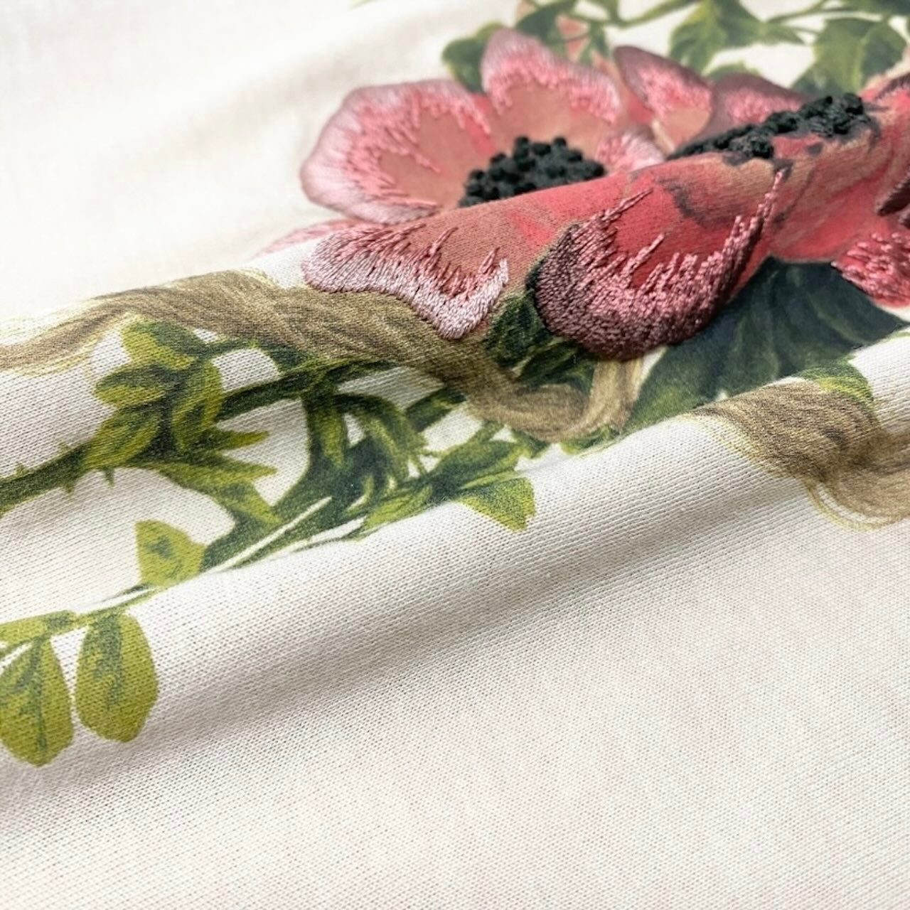 Christian Dior クリスチャンディオール ガリアーノ期 Uネック 花刺繍 ベージュ ベビーピンク コットン 半袖Ｔシャツ レディース BC