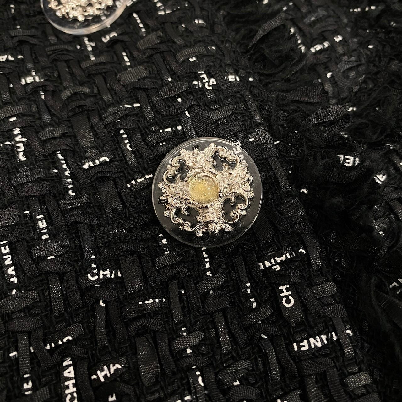 CHANEL シャネル ロゴリボンテープ ルサージュ ダブルツイード ブラック コットン / ポリエステル / シルク P45108 セットアップ レディース SA