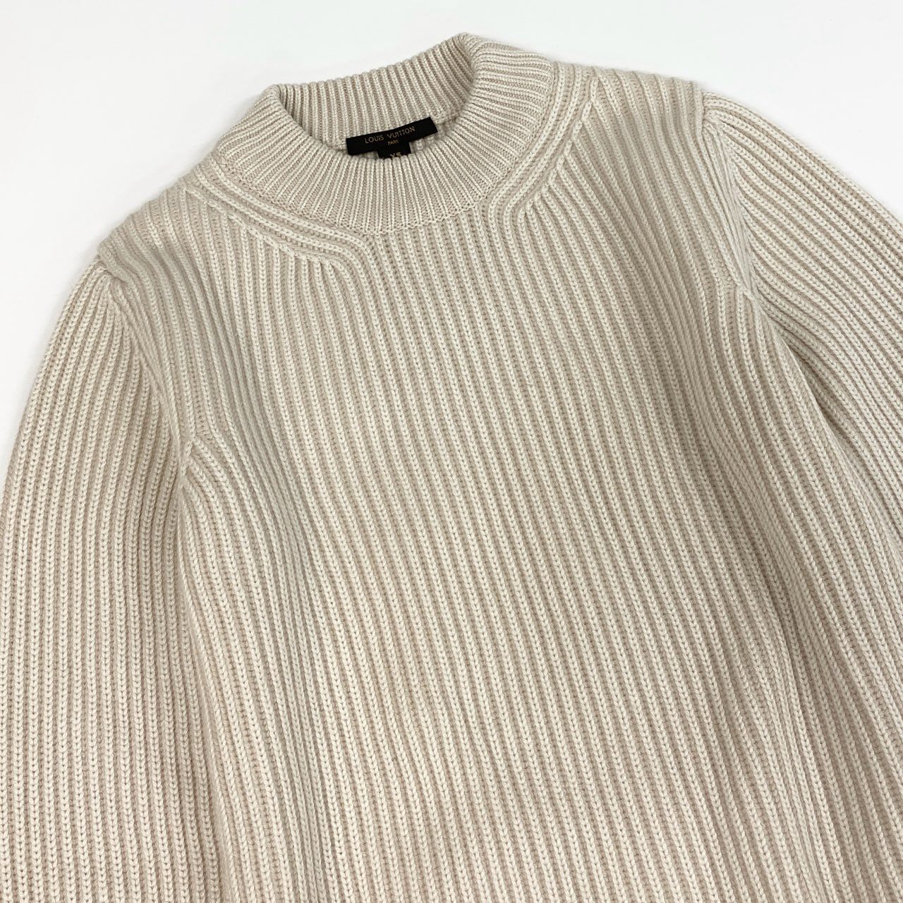 LOUIS VUITTON ルイヴィトン スリット ボトルネックニットセーター モノグラムタブ ホワイト カシミヤ / ウール / シルク セーター レディース ABP