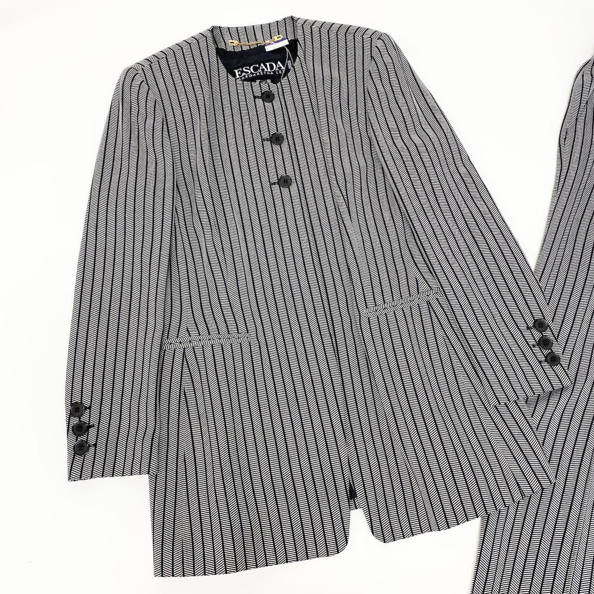 ESCADA エスカーダ パンツスーツ ノーカラー ロングジャケット タックパンツ ストライプ柄 サイズ38 ブラック グレー ウール / シルク / ナイロン セットアップ レディース S