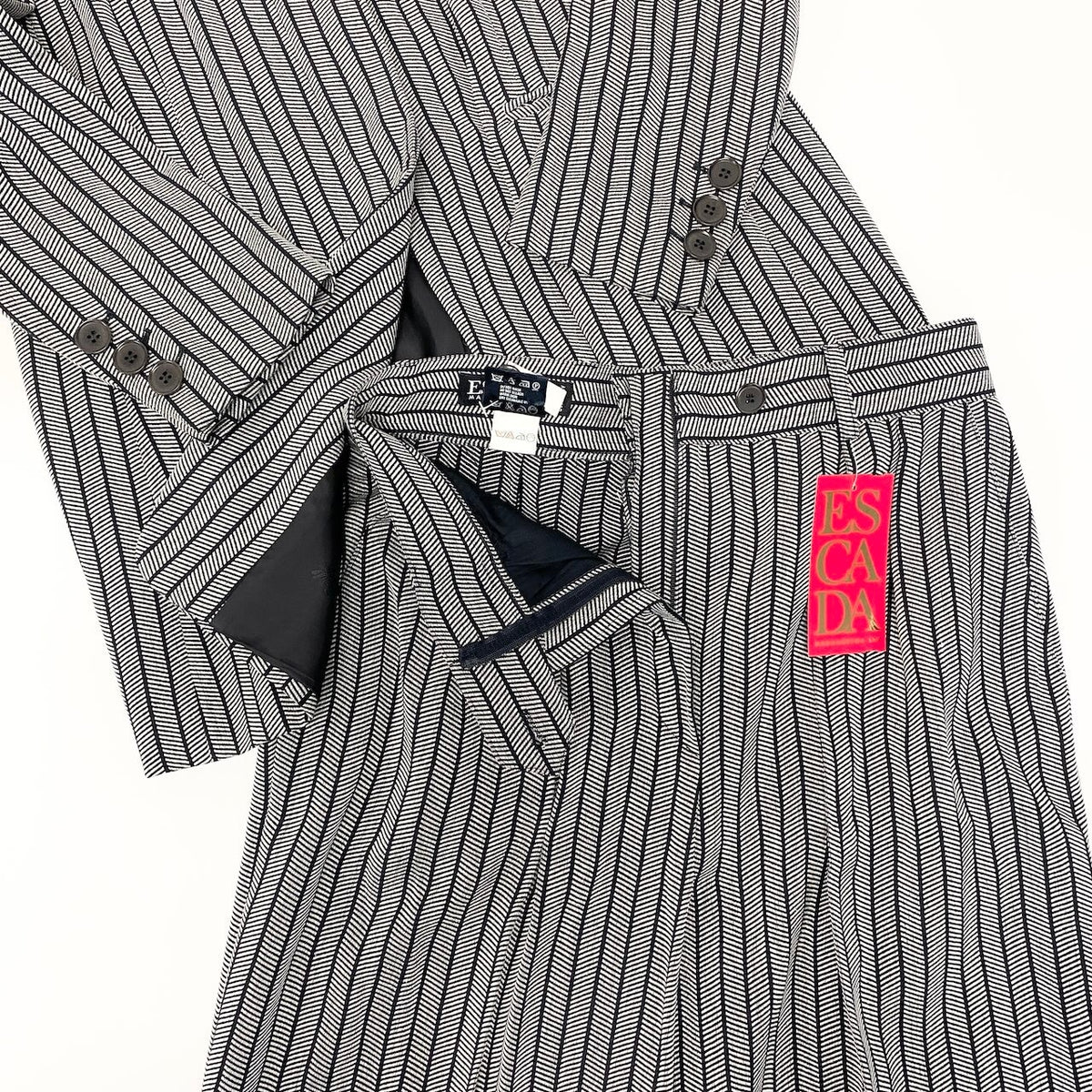 ESCADA エスカーダ パンツスーツ ノーカラー ロングジャケット タックパンツ ストライプ柄 サイズ38 ブラック グレー ウール / シルク / ナイロン セットアップ レディース S