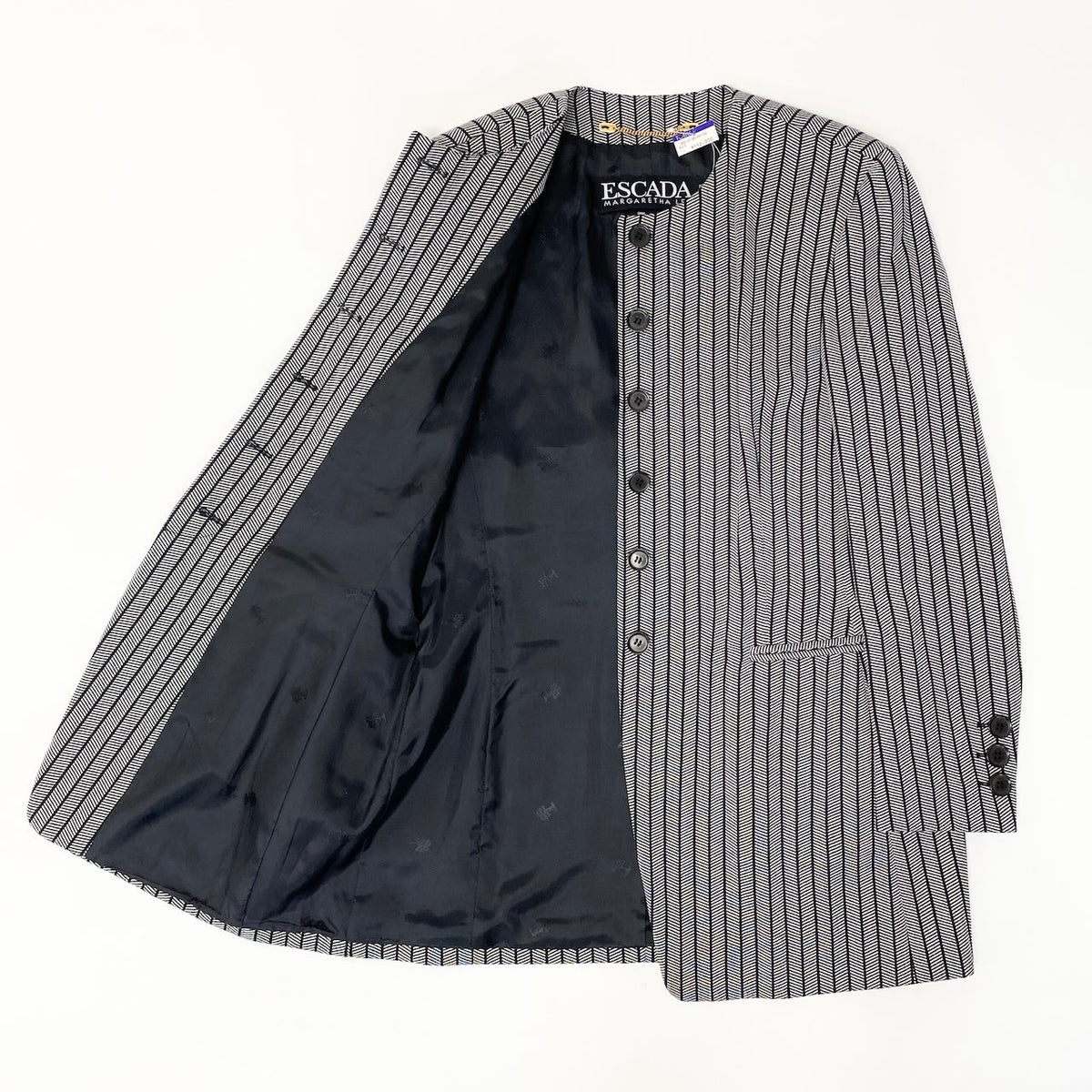 ESCADA エスカーダ パンツスーツ ノーカラー ロングジャケット タックパンツ ストライプ柄 サイズ38 ブラック グレー ウール / シルク / ナイロン セットアップ レディース S